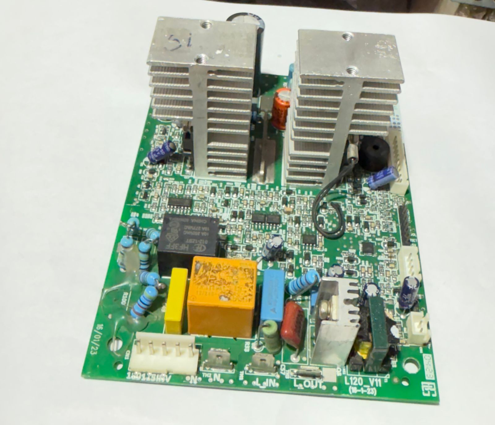 Livfast i900va Refurbished okay Tested (qyt 1)